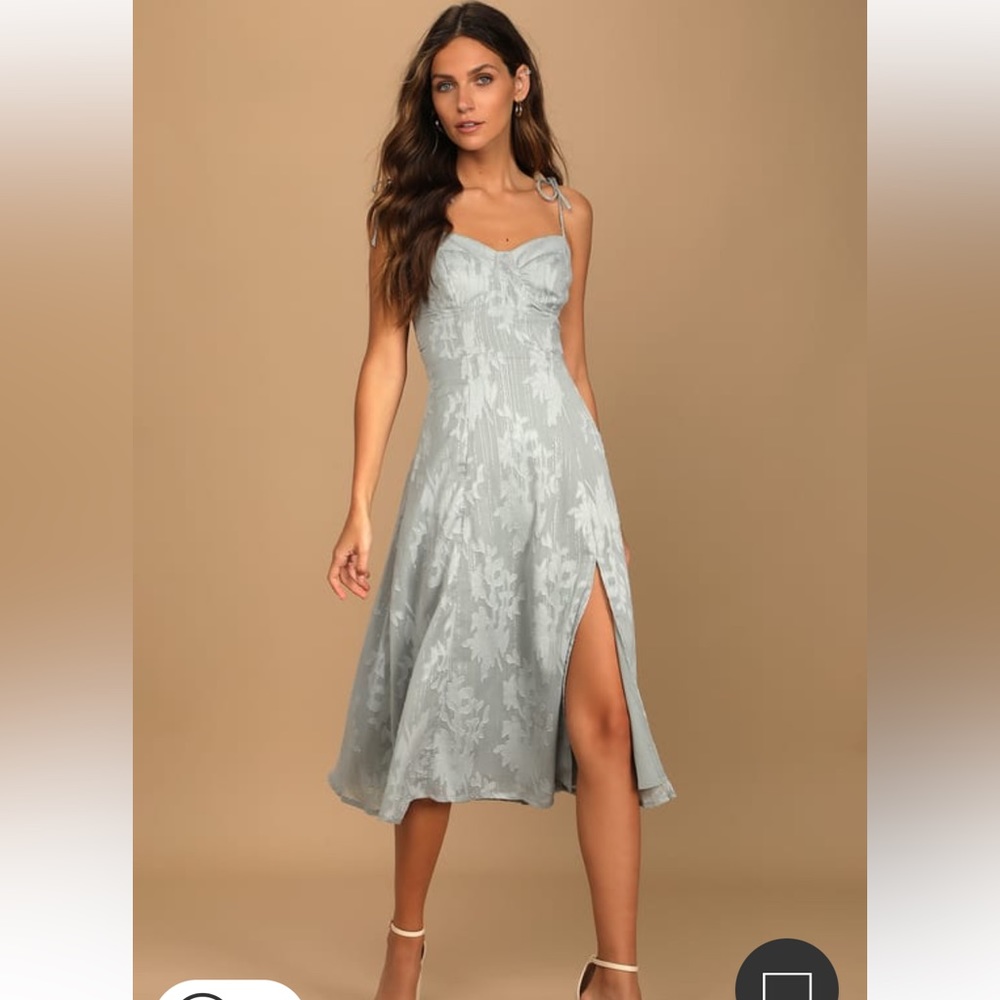 Women’s Lulus Loveliest Looks Dusty Blue
Floral Jacquard Tie-Strap Midi
Dress